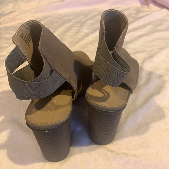 Kenneth Cole Reaction Women’s  Bootie - Picture 2 of 4